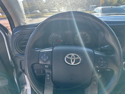 Used 2020 Toyota Tacoma SR5 image 17