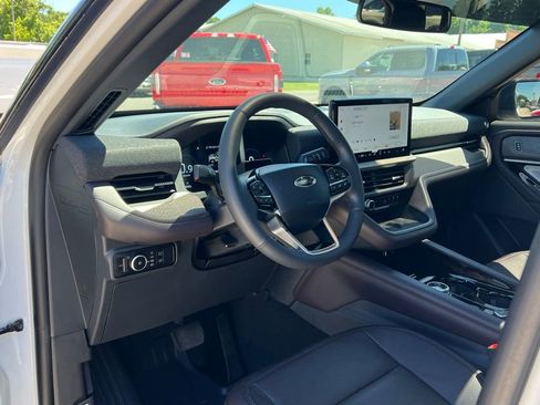 Used 2025 Ford Explorer Platinum w/ LUX Leather Package AWD/4WD image 13