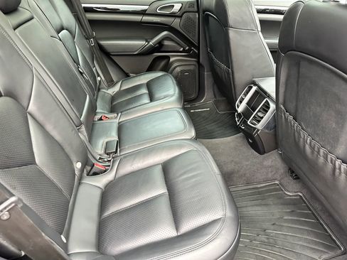 Used 2017 Porsche Cayenne image 18