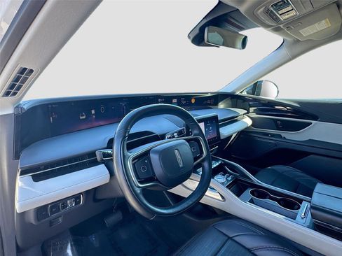 Used 2024 Lincoln Nautilus Reserve image 9