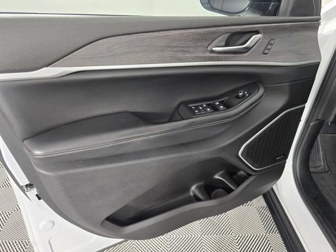 Used 2023 Jeep Grand Cherokee 4WD 4xe image 19