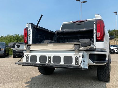 Used 2025 GMC Sierra 1500 AT4 w/ AT4 Premium Package AWD/4WD image 38