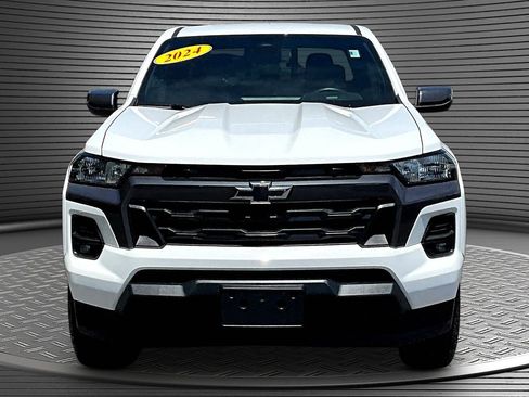 Used 2024 Chevrolet Colorado LT w/ LT Convenience Package II AWD/4WD image 2