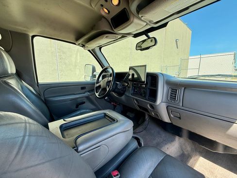 Used 2004 Chevrolet Silverado 3500 4x4 Crew Cab w/ Heavy-Duty Power Package image 22