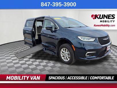 Used 2021 Chrysler Pacifica Touring-L w/ Uconnect Theater Family Group