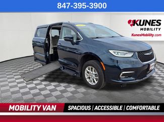 Used 2021 Chrysler Pacifica Touring-L w/ Uconnect Theater Family Group FWD video 1