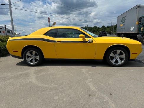 Used 2018 Dodge Challenger SXT RWD image 4
