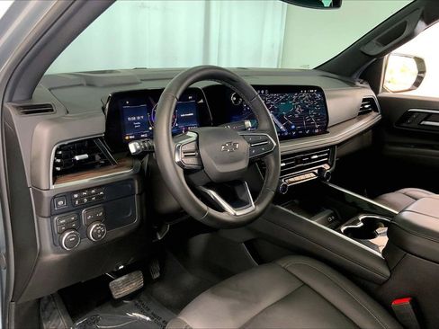 Used 2026 Chevrolet Suburban Z71 w/ Comfort Package AWD/4WD image 14