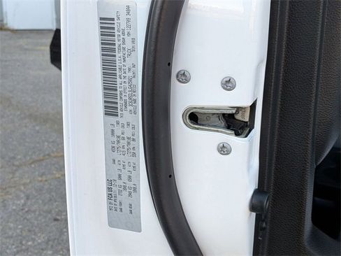 Used 2018 RAM 2500 SLT image 28