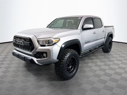 Used 2016 Toyota Tacoma TRD Off-Road w/ Towing Package AWD/4WD image 3