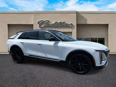 New 2026 Cadillac Lyriq Signature Luxury w/ LPO, Blue Accent Package