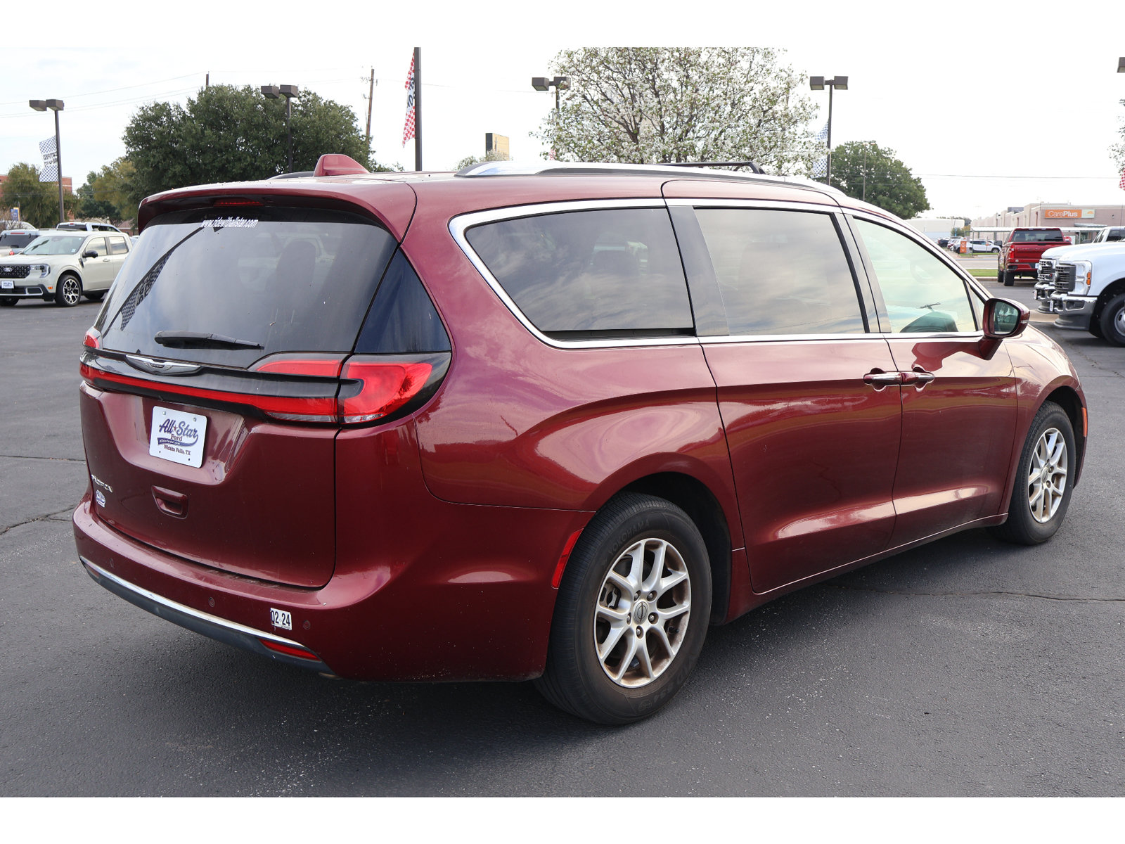 Used 2021 Chrysler Pacifica Touring-L FWD image 4