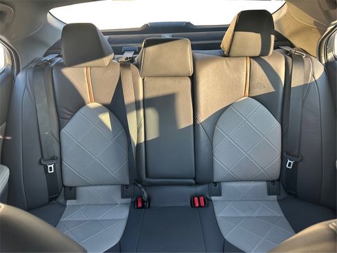 Used 2018 Toyota Camry XLE image 13