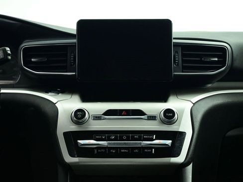 Used 2020 Ford Explorer XLT w/ Equipment Group 202A image 12