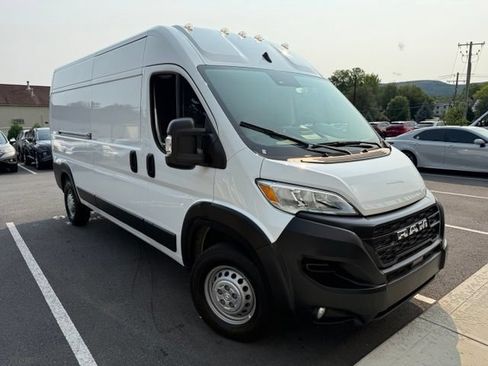 Used 2026 RAM ProMaster 2500 w/ Convenience Group FWD image 3