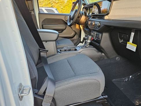 New 2025 Jeep Gladiator Sport image 29