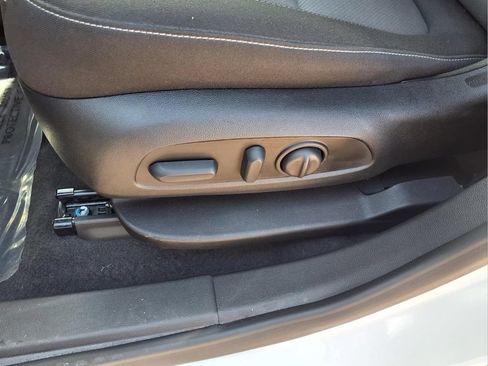 Used 2025 Chevrolet Blazer LT FWD image 21