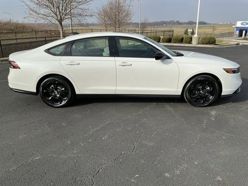 Used 2025 Honda Accord SE image 2