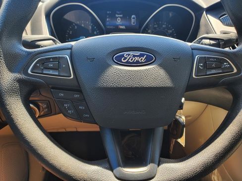 Used 2017 Ford Focus SE FWD image 18
