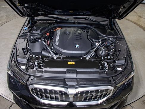 Used 2026 BMW 550e xDrive w/ Premium Package image 5