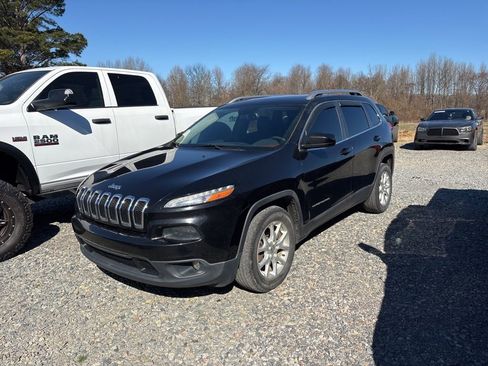 Used 2016 Jeep Cherokee Latitude w/ Comfort/Convenience Group image 8