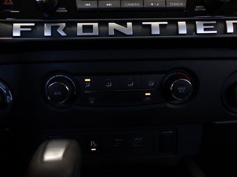 Used 2025 Nissan Frontier SV image 32