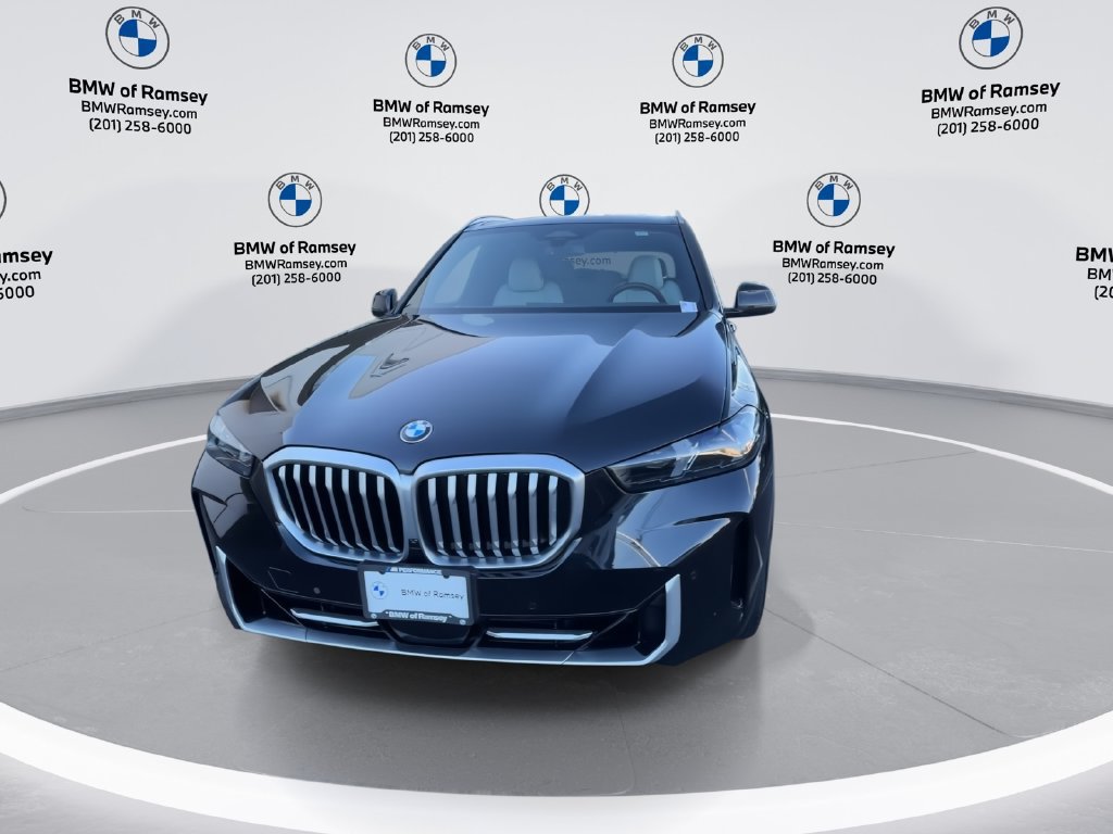 Used 2024 BMW X5 xDrive40i AWD/4WD image 3