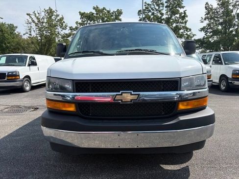 Used 2025 Chevrolet Express 2500 w/ Driver Convenience Package RWD image 15