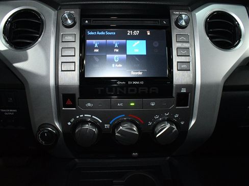 Used 2019 Toyota Tundra SR5 w/ SR5 Upgrade Package AWD/4WD image 34