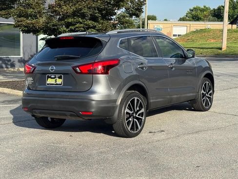Used 2018 Nissan Rogue Sport SL w/ SL Premium Package FWD image 3