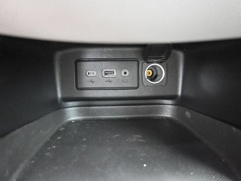 Used 2020 Chevrolet Equinox LS FWD image 19