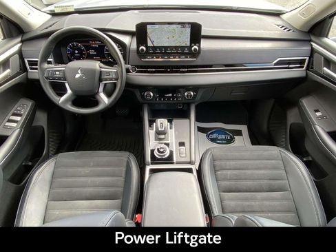 Used 2023 Mitsubishi Outlander SE Black Edition image 11