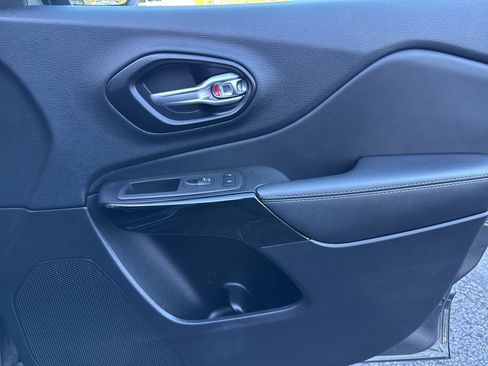 Used 2023 Jeep Cherokee Altitude Lux image 60