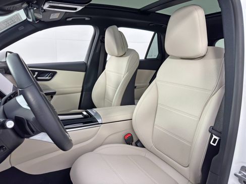 Used 2024 Mercedes-Benz GLC 300 GLC 300 w/ Exclusive Trim Pack image 43