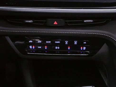 Used 2021 Buick Envision Avenir w/ Technology Package II image 18