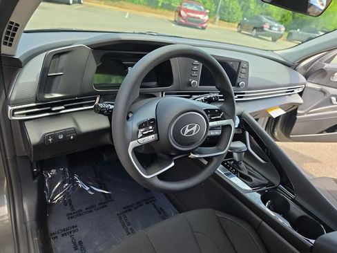 New 2025 Hyundai Elantra Blue image 17