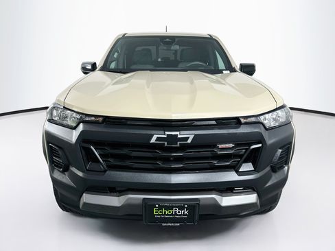 Used 2024 Chevrolet Colorado Trail Boss w/ Technology Package AWD/4WD image 2