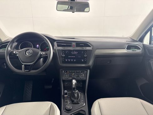 Used 2020 Volkswagen Tiguan SE w/ Panoramic Sunroof Package image 29