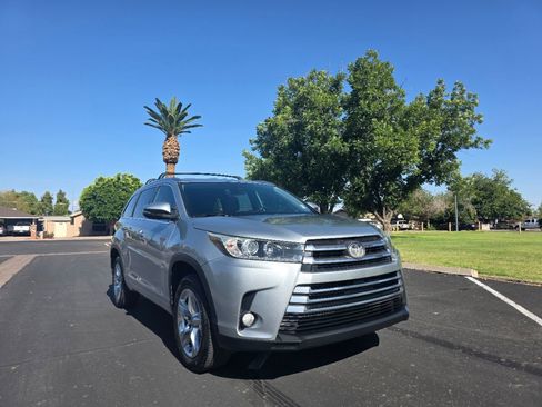 Used 2018 Toyota Highlander Limited w/ Carpet Mat Package (TMS) FWD image 1