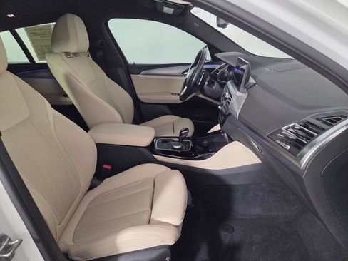 Used 2025 BMW X4 xDrive30i AWD/4WD image 32