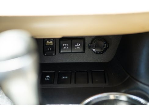 Used 2017 Toyota Highlander XLE FWD image 23