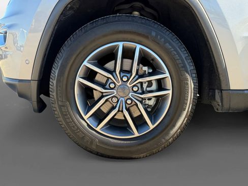 Used 2020 Jeep Grand Cherokee Limited w/ Luxury Group II image 17