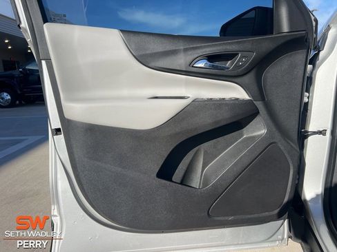 Used 2020 Chevrolet Equinox LS w/ LS Convenience Package image 16