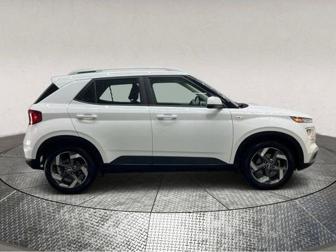 Used 2022 Hyundai Venue SEL image 8