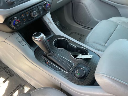 Used 2017 GMC Acadia SLT image 18