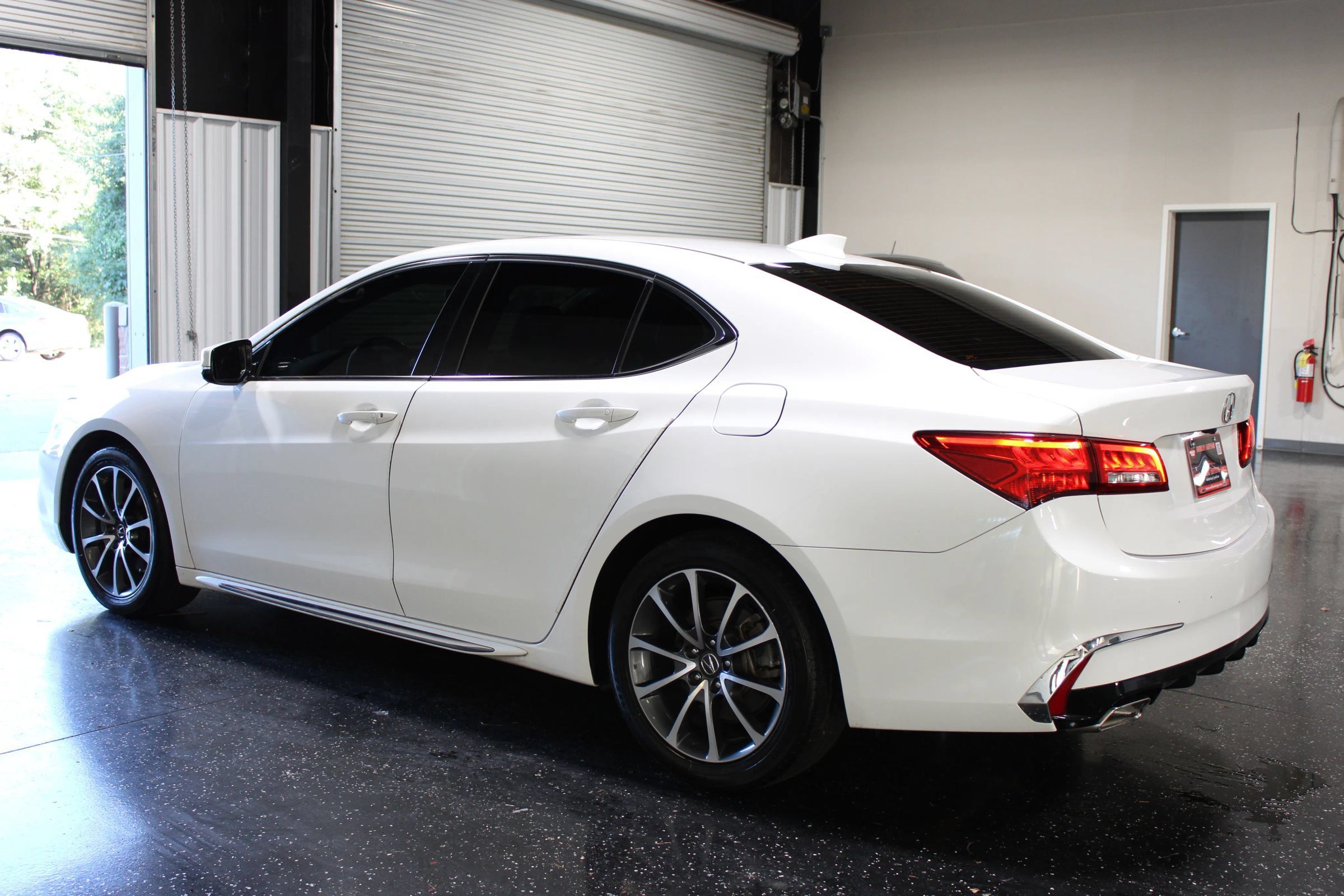 Used 2018 Acura TLX w/ Technology Package FWD image 5