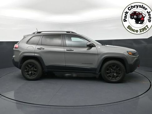 Used 2019 Jeep Cherokee Trailhawk w/ Cold Weather Group AWD/4WD image 3