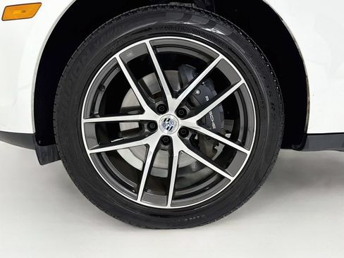 Certified 2025 Porsche Macan AWD/4WD image 11