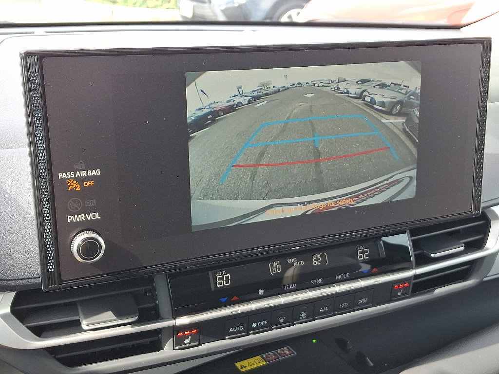 Used 2026 Toyota Sienna XLE FWD image 23