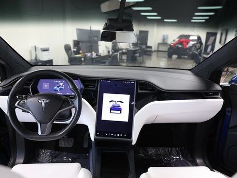 Used 2020 Tesla Model X AWD/4WD image 22
